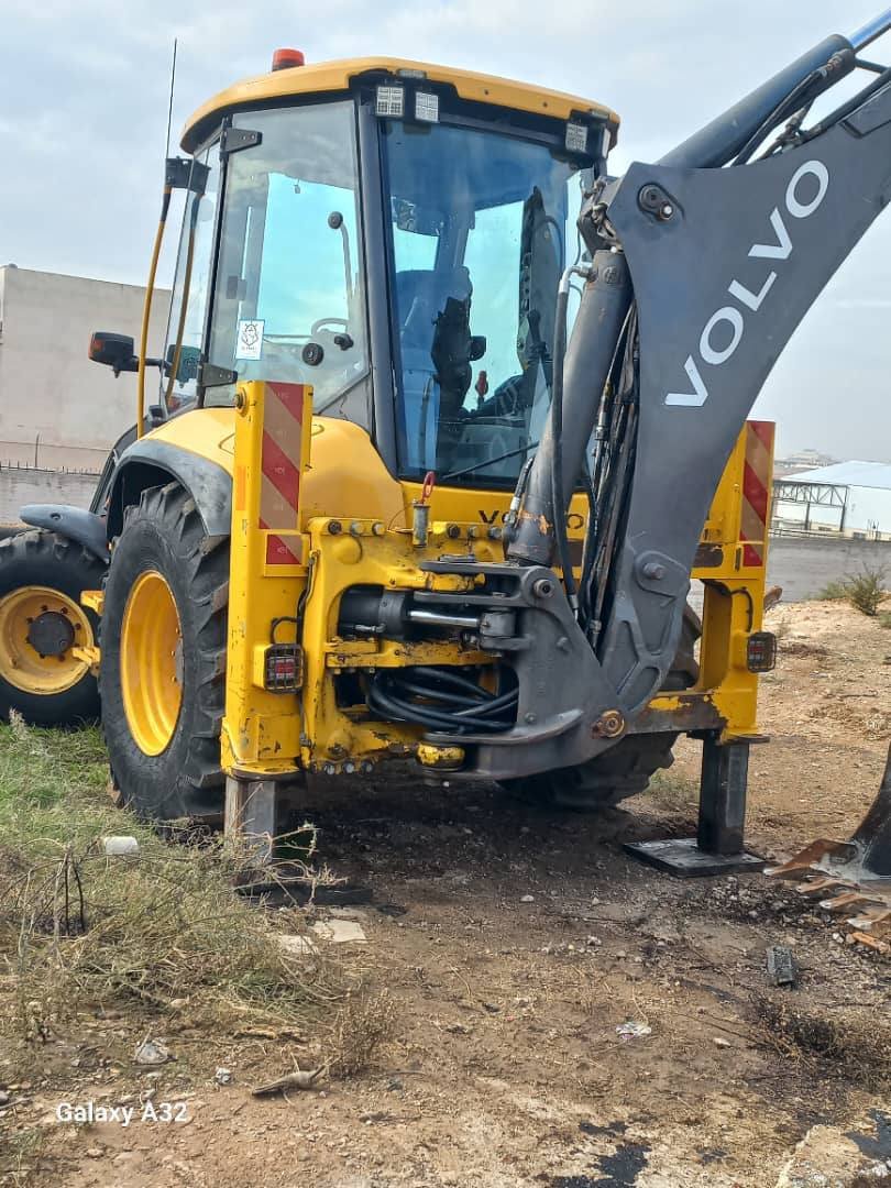 VOLVO BL71 Backhoe Loader For Sale in Hama, Newly Imported, Excellent Condition, Ready to Work