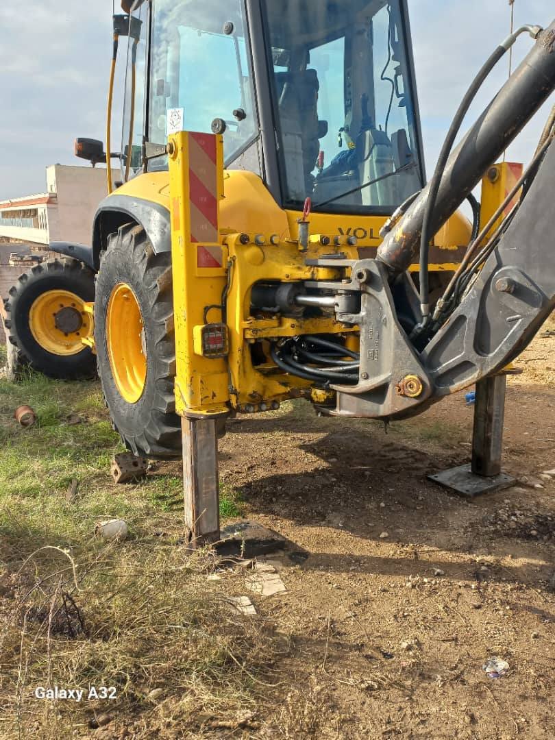 VOLVO BL71 Backhoe Loader For Sale in Hama, Newly Imported, Excellent Condition, Ready to Work