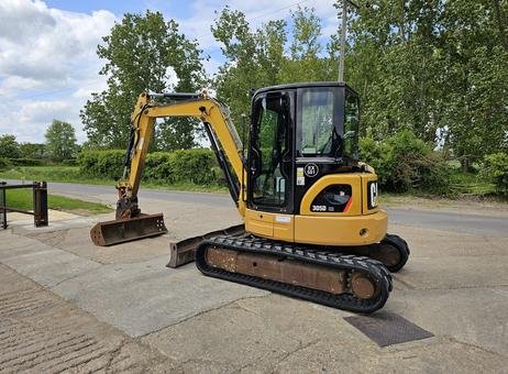 Caterpillar excavator for sale in Idlib, Caterpillar 305D model 2011, located in Idlib, the best site for selling trucks and heavy equipment in Syria