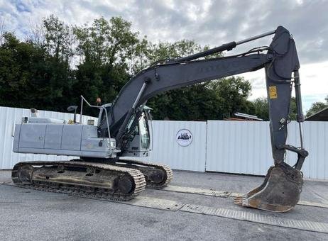 Volvo excavator for sale in Idlib, Volvo EC220DL 2015 model located in Idlib, the best site for selling trucks and heavy equipment in Syria