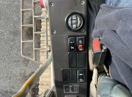 Volvo excavator for sale in Idlib, Volvo EC220DL 2015 model located in Idlib, the best site for selling trucks and heavy equipment in Syria