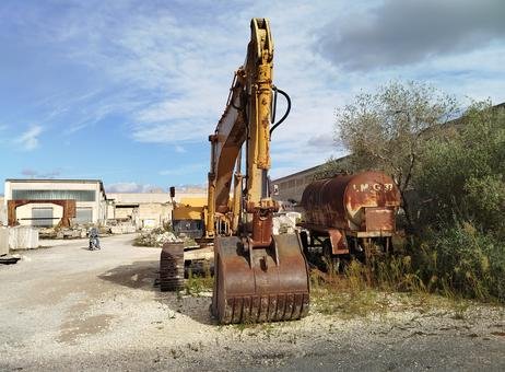 Komatsu excavator for sale in Idlib, Komatsu PC400 model 1986 located in Idlib, the best site for selling trucks and heavy equipment in Syria