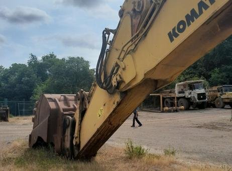 Komatsu Excavator for sale in Idlib, Komatsu PC1100 model 2001 available in Idlib, the best site for selling trucks and heavy equipment in Syria