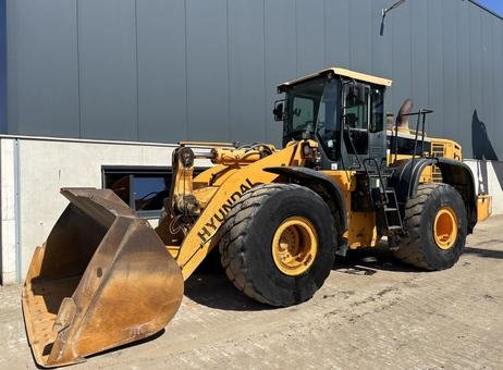 لودر Hyundai للبيع في ادلب, Hyundai HL770 موديل 2014 تواجد ادلب, أفضل موقع لبيع الشاحنات والمعدات الثقيلة في سوريا