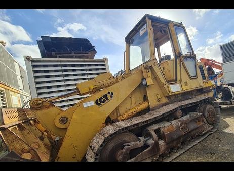 Caterpillar loader for sale in Idlib, Caterpillar 953 model 1992, located in Idlib, the best site for selling trucks and heavy equipment in Syria