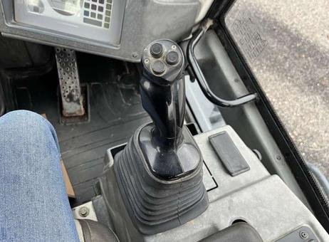 لودر Liebherr للبيع في ادلب, Liebherr L514 موديل 2006 تواجد ادلب, أفضل موقع لبيع الشاحنات والمعدات الثقيلة في سوريا