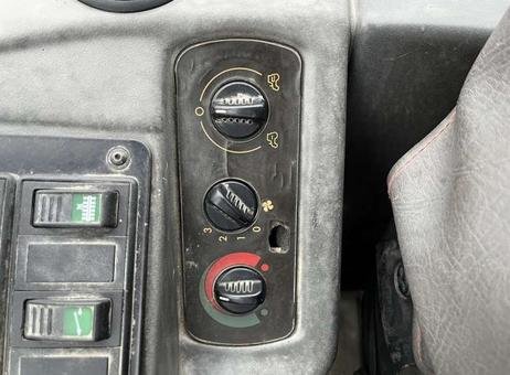 لودر Liebherr للبيع في ادلب, Liebherr L514 موديل 2006 تواجد ادلب, أفضل موقع لبيع الشاحنات والمعدات الثقيلة في سوريا