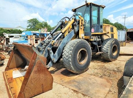 CAT loader for sale in Idlib, CAT IT38G model 2004 available in Idlib, the best site for selling trucks and heavy equipment in Syria