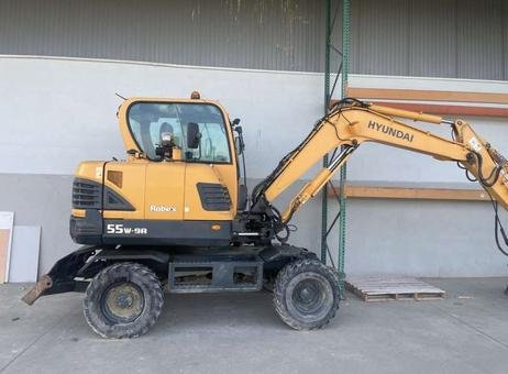 HYUNDAI excavator for sale in Idlib, HYUNDAI R55W model 2016 located in Idlib, the best site for selling trucks and heavy equipment in Syria