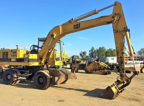 CAT excavator for sale in Idlib, CAT 214B model 1994 located in Idlib, the best site for selling trucks and heavy equipment in Syria