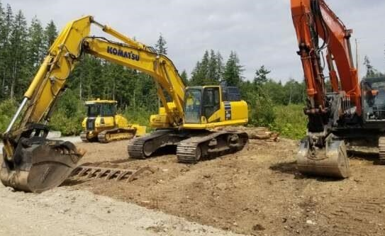حفار KOMATSU للبيع في ادلب, KOMATSU PC490 موديل 2020 تواجد ادلب, أفضل موقع لبيع الشاحنات والمعدات الثقيلة في سوريا