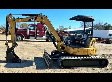 CAT excavator for sale in Idlib, CAT 304C model 2007 available in Idlib, the best site for selling trucks and heavy equipment in Syria