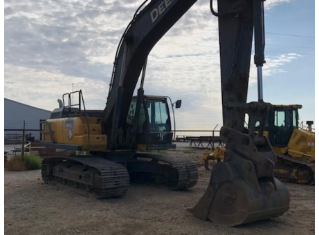 DEERE Excavator for sale in Idlib, DEERE 350G model 2017 located in Idlib, the best site for selling trucks and heavy equipment in Syria