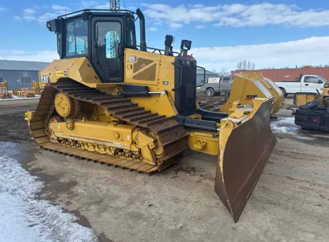 CATERPILLAR bulldozer for sale in Idlib, CATERPILLAR D5 model 2020 available in Idlib, the best site for selling trucks and heavy equipment in Syria