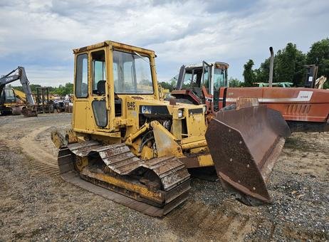 CAT bulldozer for sale in Idlib, CAT D4C model 1991, located in Idlib, the best site for selling trucks and heavy equipment in Syria