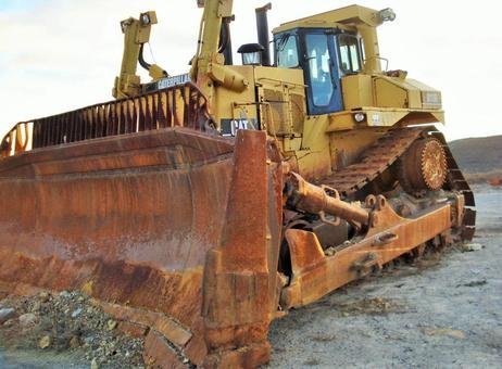 CAT bulldozer for sale in Idlib, CAT D11R model 2003 available in Idlib, the best site for selling trucks and heavy equipment in Syria