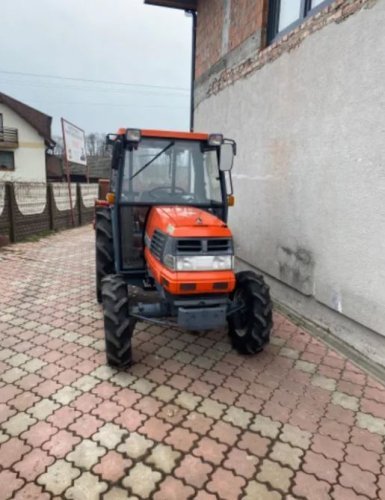 Kubota tractor for sale in Homs, Kubota 320, model 2008, located in Homs, the best site for selling trucks and heavy equipment in Syria