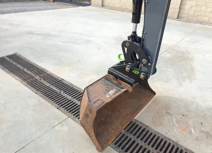 حفار Terex للبيع في حمص, Terex TC25 موديل 2015 تواجد حمص, أفضل موقع لبيع الشاحنات والمعدات الثقيلة في سوريا