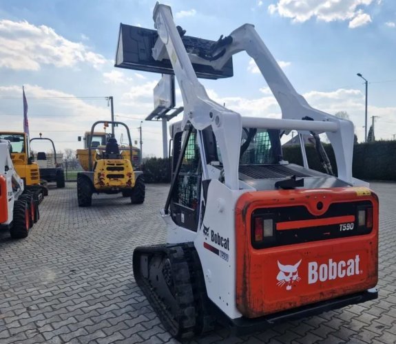 بوبكات 590 للبيع في حمص, Bobcat 590 موديل 2013 تواجد حمص, أفضل موقع لبيع الشاحنات والمعدات الثقيلة في سوريا