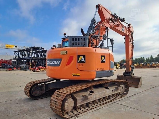 حفار DOOSAN للبيع في حمص, DOOSAN DX235 موديل 2016 تواجد حمص, أفضل موقع لبيع الشاحنات والمعدات الثقيلة في سوريا