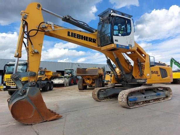 LIEBHERR Excavator for sale in Homs, LIEBHERR R946, 2018 model, located in Homs. The best site for selling trucks and heavy equipment in Syria.