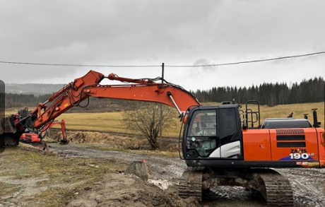 حفار HITACHI للبيع في حمص, HITACHI ZX190 موديل 2019 تواجد حمص, أفضل موقع لبيع الشاحنات والمعدات الثقيلة في سوريا