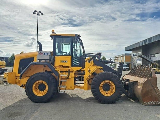 JCB Loader for sale in Damascus, JCB 427ZX model 2017 available in Damascus, the best site for selling trucks and heavy equipment in Syria