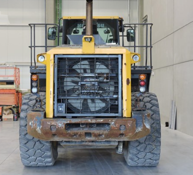 KOMATSU loader for sale in Damascus, KOMATSU WA470, 2015 model, located in Damascus. The best site for selling trucks and heavy equipment in Syria.