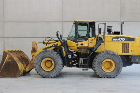 KOMATSU loader for sale in Damascus, KOMATSU WA470, 2015 model, located in Damascus. The best site for selling trucks and heavy equipment in Syria.