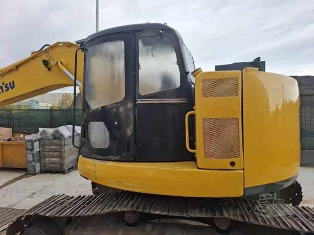 حفار KOMATSU للبيع في دمشق, KOMATSU PC228UU موديل 2004 تواجد دمشق, أفضل موقع لبيع الشاحنات والمعدات الثقيلة في سوريا