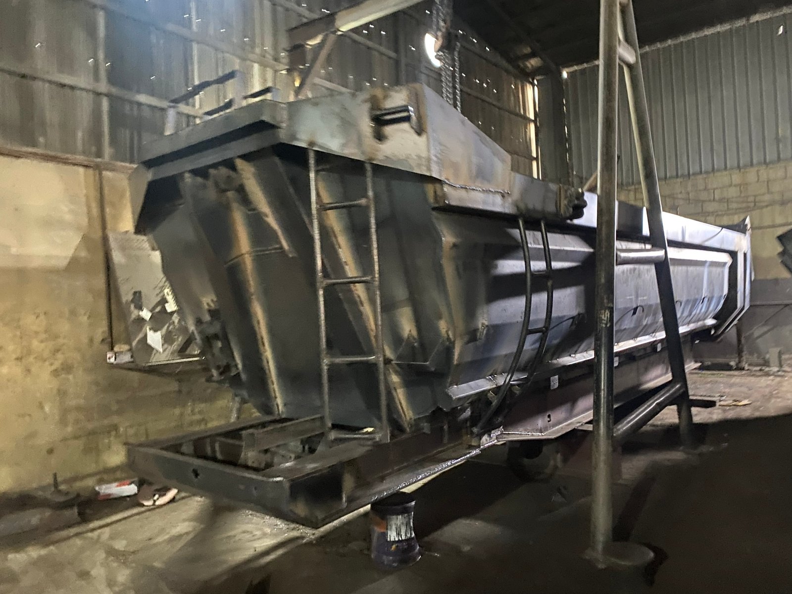 Beast offers for Trailers Dump Truck, 2 Axles & 3 Axles, Saudi Manufacture