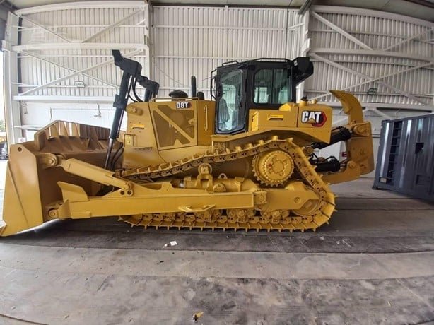 CATERPILLAR bulldozer for sale in Homs, CATERPILLAR D8T model 2022 available in Homs, the best site for selling trucks and heavy equipment in Syria