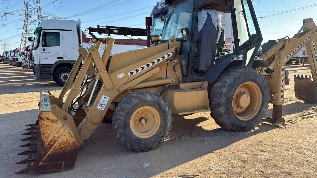 JCB loader for sale in Idlib, JCB 410 model 2000, located in Idlib, the best site for selling trucks and heavy equipment in Syria