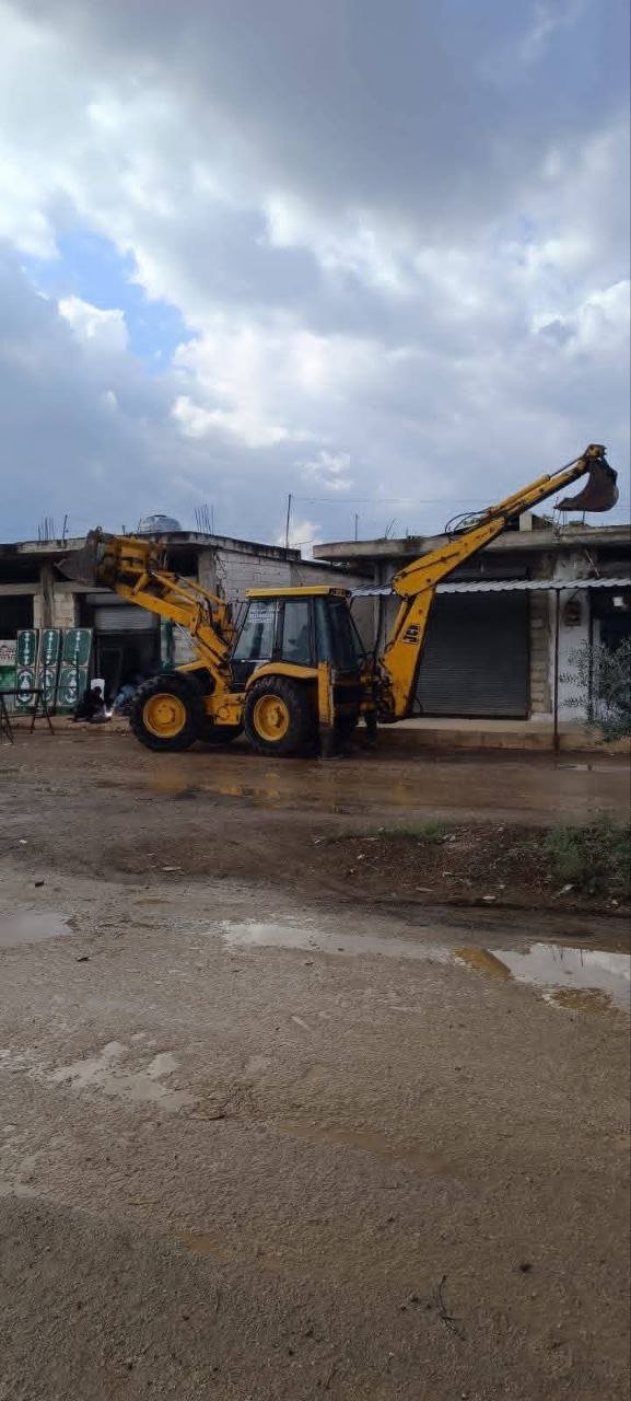 JCB loader for sale in Idlib, JCB 4X model 1997, located in Idlib, the best site for selling trucks and heavy equipment in Syria