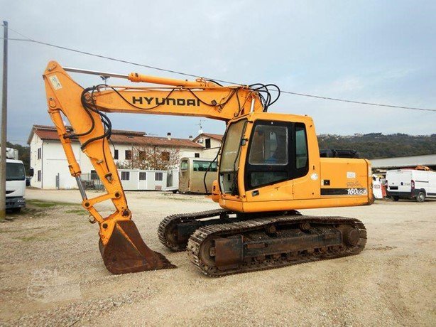 HYUNDAI excavator for sale in Idlib, HYUNDAI 160, 2007 model, located in Idlib. The best site for selling trucks and heavy equipment in Syria.