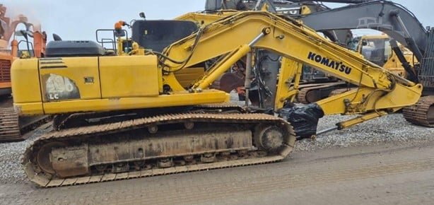 KOMATSU excavator for sale in Aleppo, KOMATSU PC290, 2002 model, located in Aleppo, the best site for selling trucks and heavy equipment in Syria