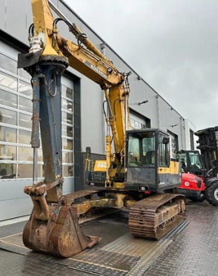 KOMATSU excavator for sale in Aleppo, KOMATSU PF55, 1988 model, located in Aleppo, the best site for selling trucks and heavy equipment in Syria