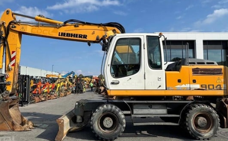 LIEBHERR excavator for sale in Aleppo, LIEBHERR A904C model 2012 located in Aleppo, the best site for selling trucks and heavy equipment in Syria