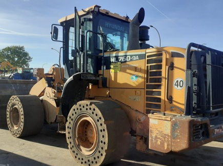 HYUNDAI loader for sale in Aleppo, HYUNDAI HL760, 2015 model, located in Aleppo. The best site for selling trucks and heavy equipment in Syria