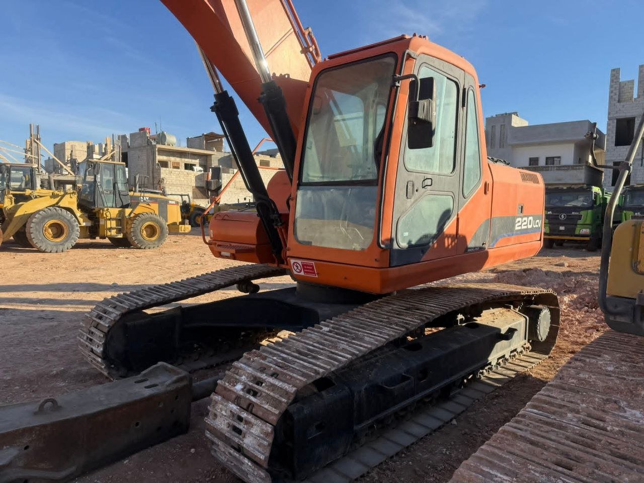 Doosan excavator for sale in Idlib, Doosan 220LCV model 2012 located in Idlib, the best site for selling trucks and heavy equipment in Syria