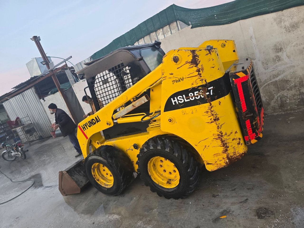 Hyundai Bobcat for sale in Idlib, Hyundai H850 model 2002 available in Idlib, the best site for selling trucks and heavy equipment in Syria