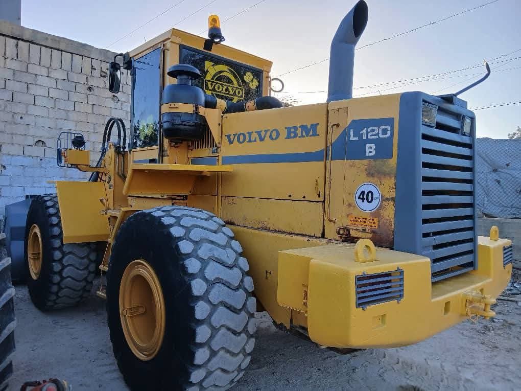 Volvo loader for sale in Idlib, Volvo 120B model 1993 located in Idlib, the best site for selling trucks and heavy equipment in Syria
