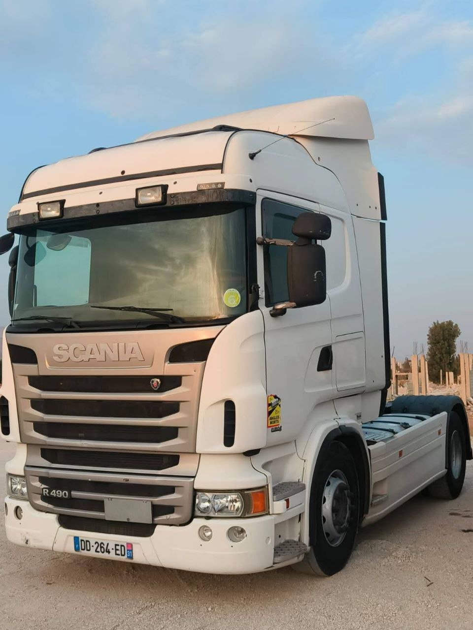 Scania truck head for sale in Damascus, Scania R 490, 2014 model, located in Damascus, the best site for selling trucks and heavy equipment in Syria