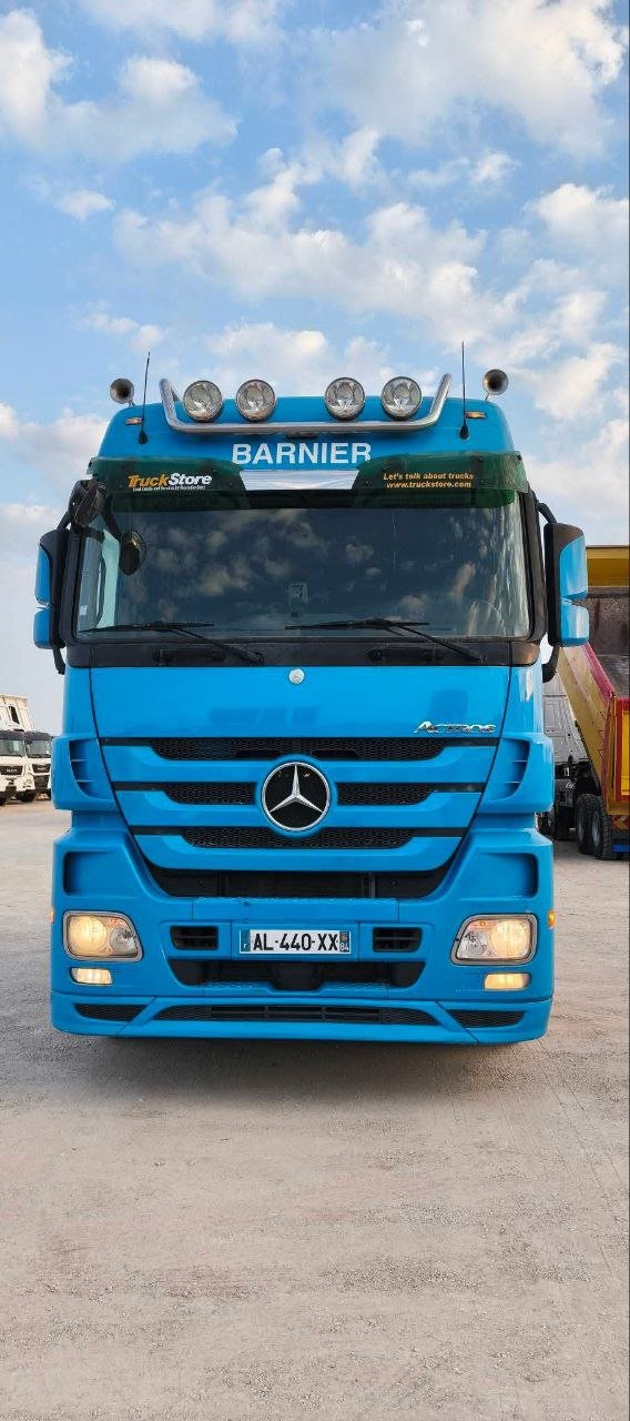 Mercedes truck head for sale in Damascus, Mercedes 1848 model 2009, located in Damascus. The best site for selling trucks and heavy equipment in Syria.