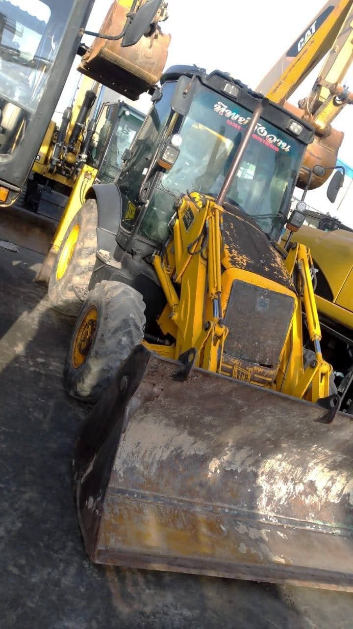 JCB loader for sale in Damascus, JCB 240 model 2004 available in Damascus, the best site for selling trucks and heavy equipment in Syria