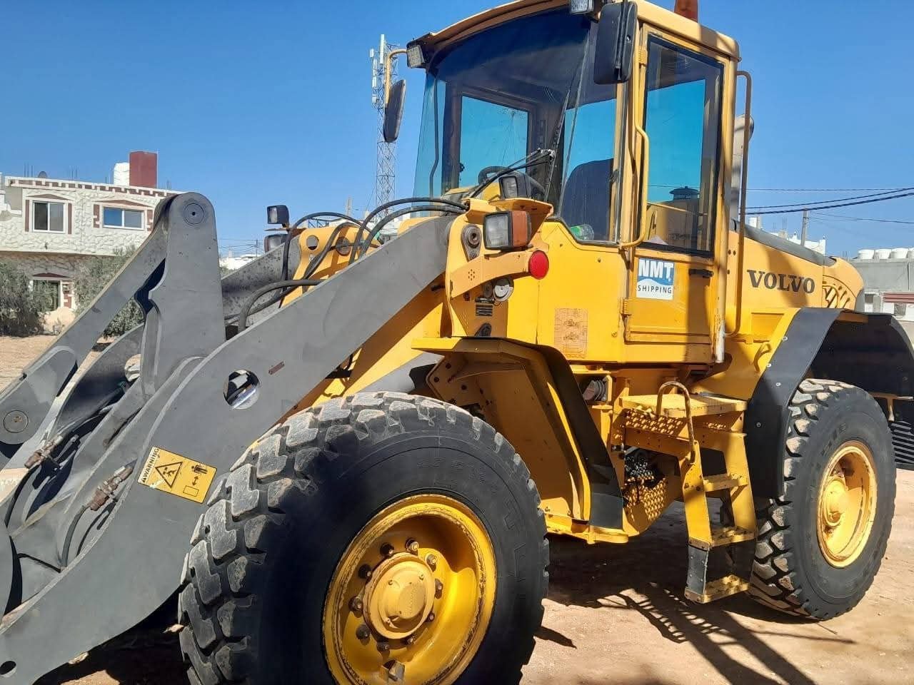 Volvo loader for sale in Idlib, Volvo L60E model 2006 available in Idlib, the best site for selling trucks and heavy equipment in Syria