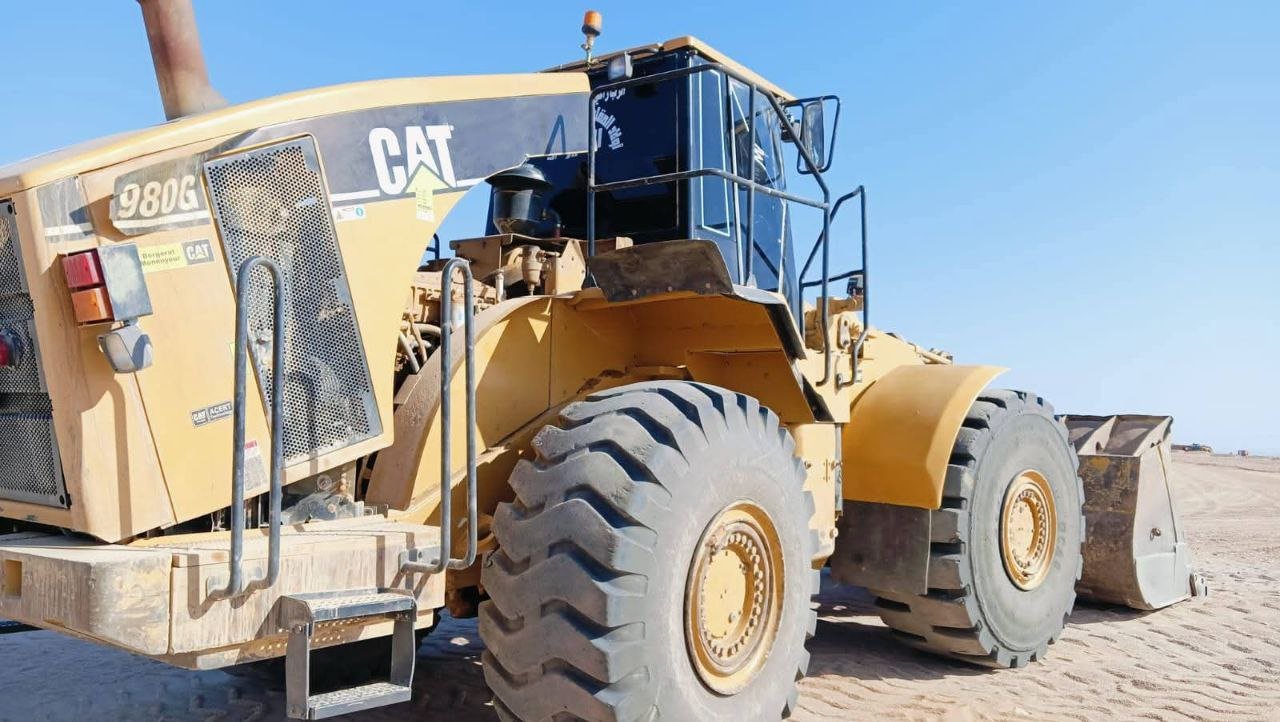 CAT excavator for sale in Idlib, CAT G122 model 2002 available in Idlib, the best site for selling trucks and heavy equipment in Syria