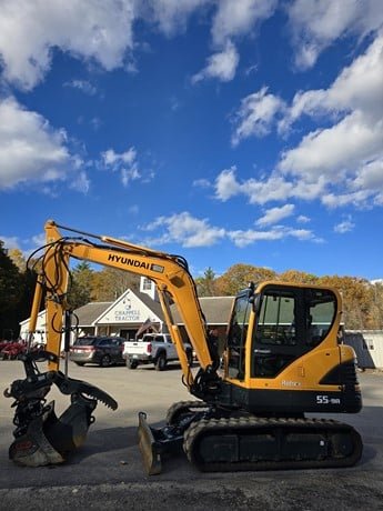 HYUNDAI excavator for sale in Homs, HYUNDAI 55-9A model 2020 located in Homs, the best site for selling trucks and heavy equipment in Syria