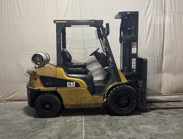 CATERPILLAR forklift for sale in Homs, CATERPILLAR GP33N model 2018, located in Homs, the best site for selling trucks and heavy equipment in Syria