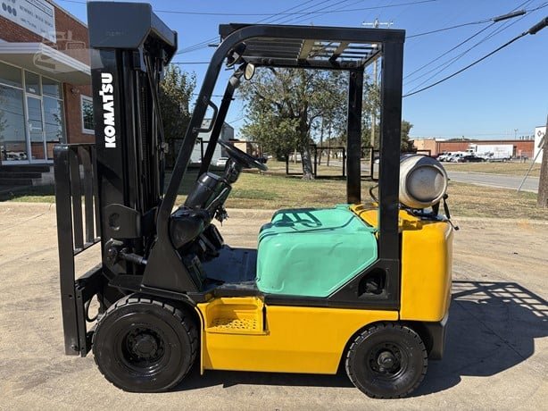 KOMATSU forklift for sale in Homs, KOMATSU FG18HT model 2001 located in Homs, the best site for selling trucks and heavy equipment in Syria